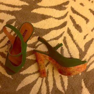 Green open toe wedges with floral pattern size 9!!
